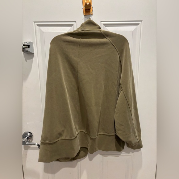 Lululemon Softstreme Dropped Sleeve Wrap. Size 14 - Picture 4 of 6